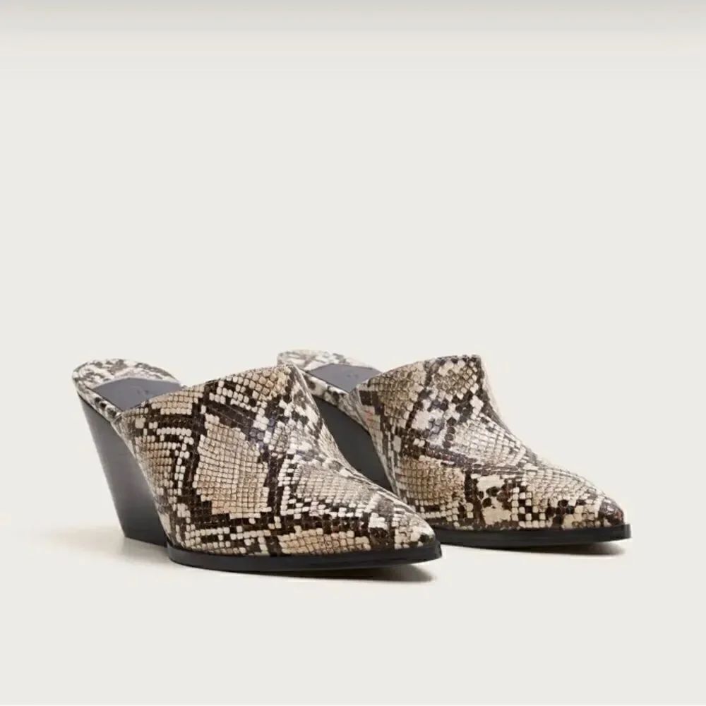 Violeta by Mango Snake-effect mules sz 39